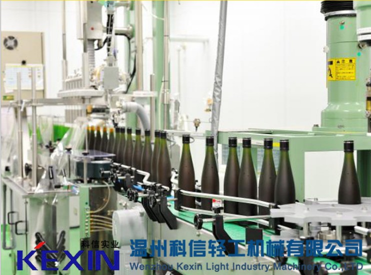 果汁生產(chǎn)設(shè)備三合一灌裝機|果汁灌裝機價格